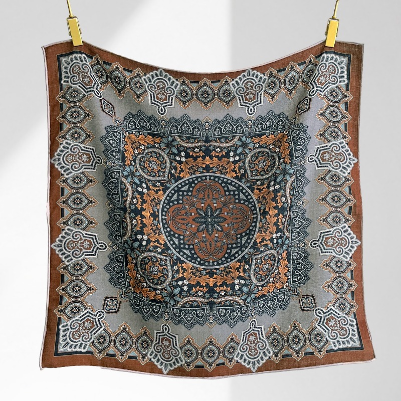 Shawl Wrap Winter - Foulard carré Central Compass à motif